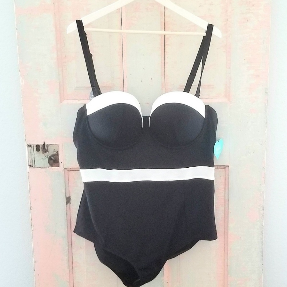 NWT Torrid Vixen Black & White Push Up Swimsuit 3x